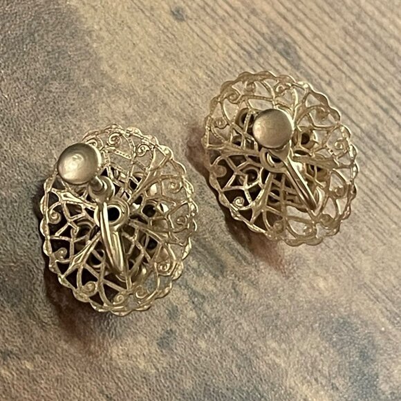 Vintage Dragon Breath Rhinestone Earrings Gold Tone Filigree Screwback Art Glass - Picture 6 of 15